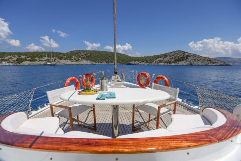 Foredeck Seating Area