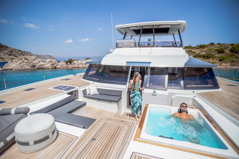 Foredeck With Jacuzzi