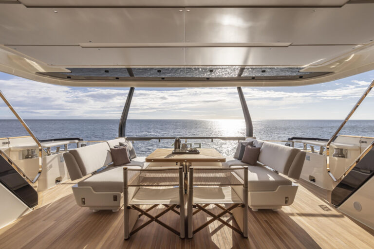 Main Deck Aft Dining