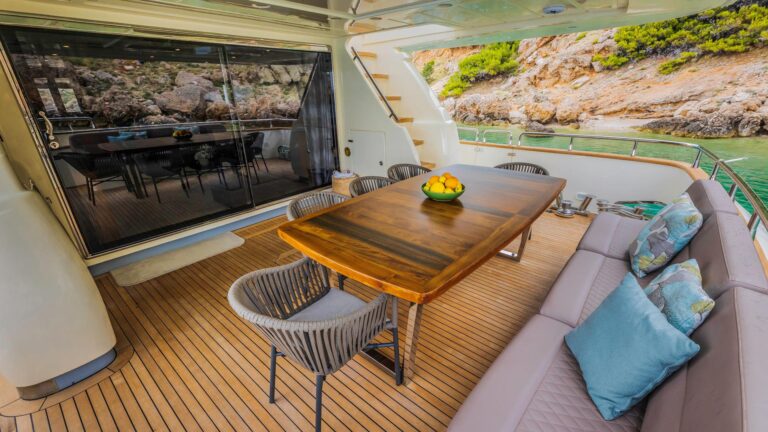 Main Deck Dining