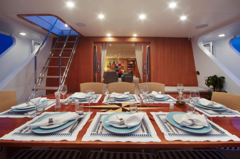 Main Deck Dining