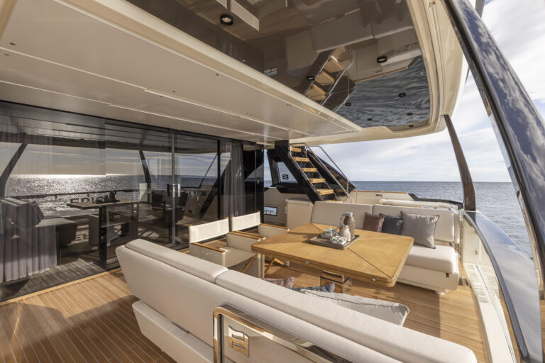 Main Deck Aft Dining