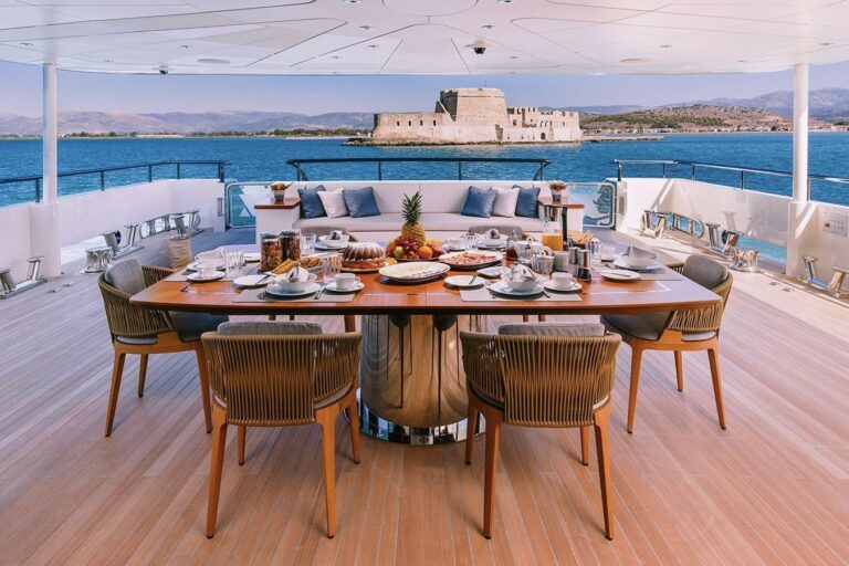 Main Deck Dining And Seating