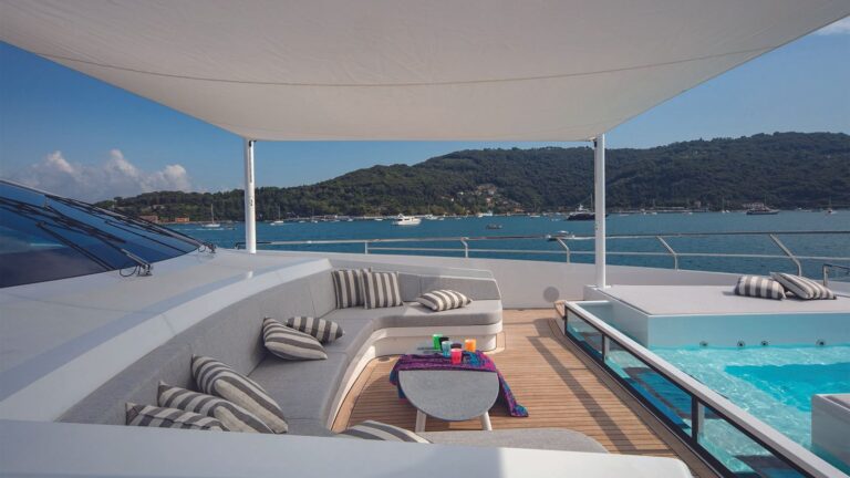 Pool Seating