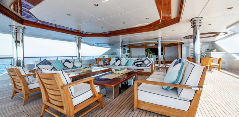 Upper Deck Lounge