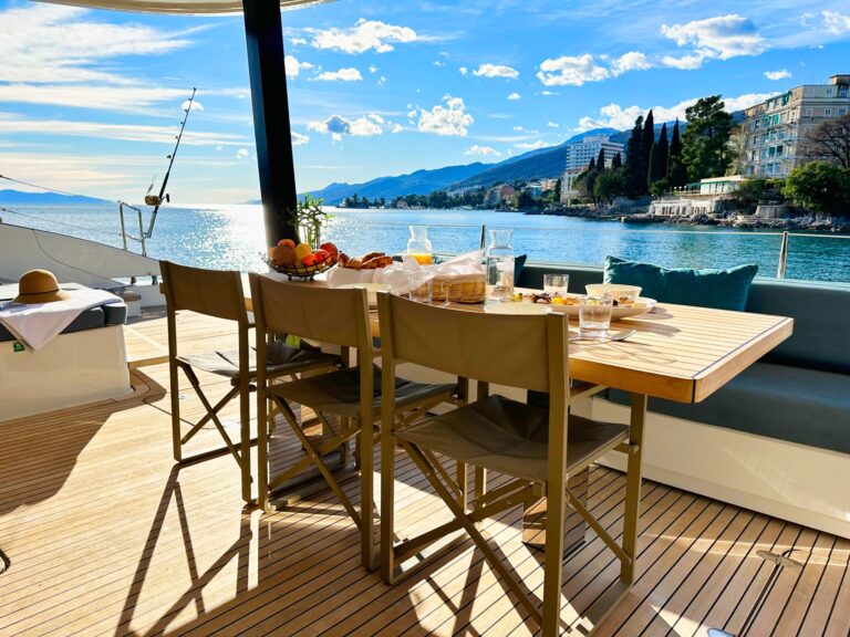 Aft Cockpit Dining