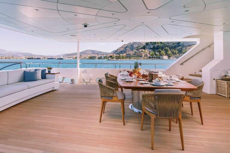 Main Deck Dining And Seating