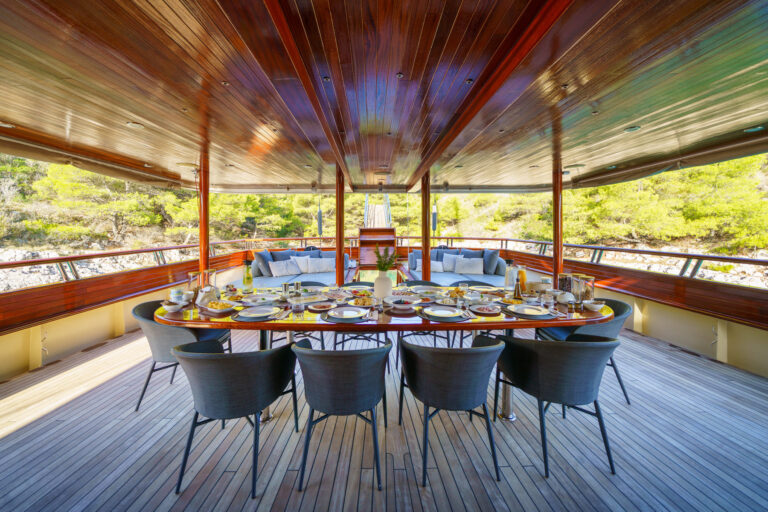 SON DE MAR - Main Deck Dining