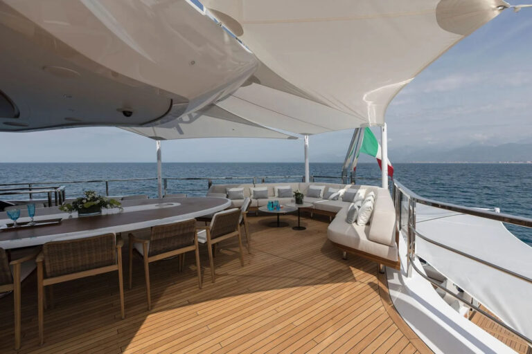 Bridge Deck Aft Dining And Lounge