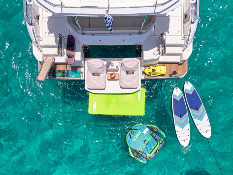Stern With Water Toys