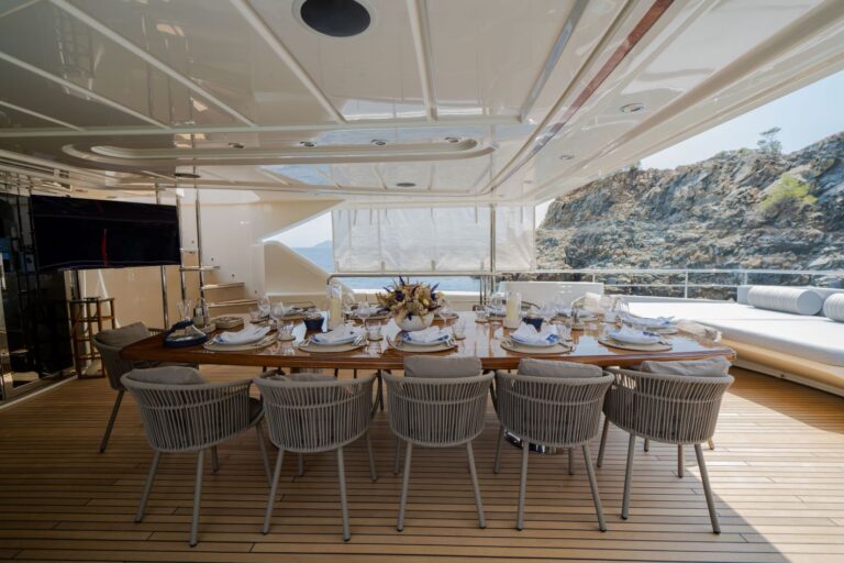 Upper Deck Dining