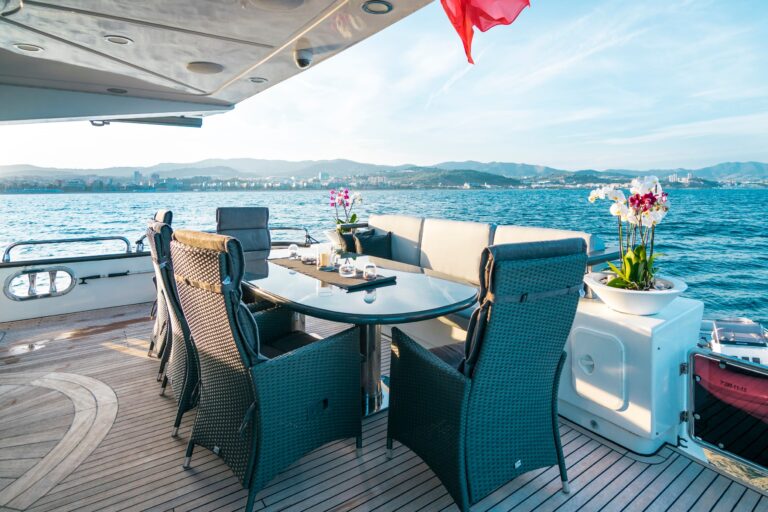 Aft deck dining