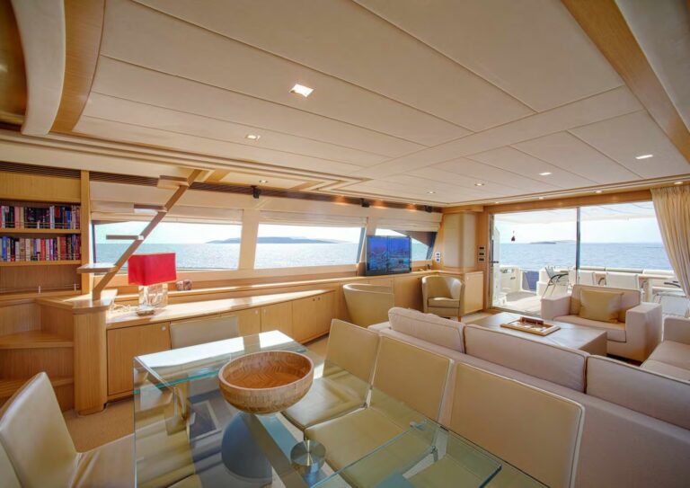 The 25m Yacht JULIE M
