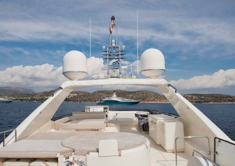 Life On Yacht JULIE M