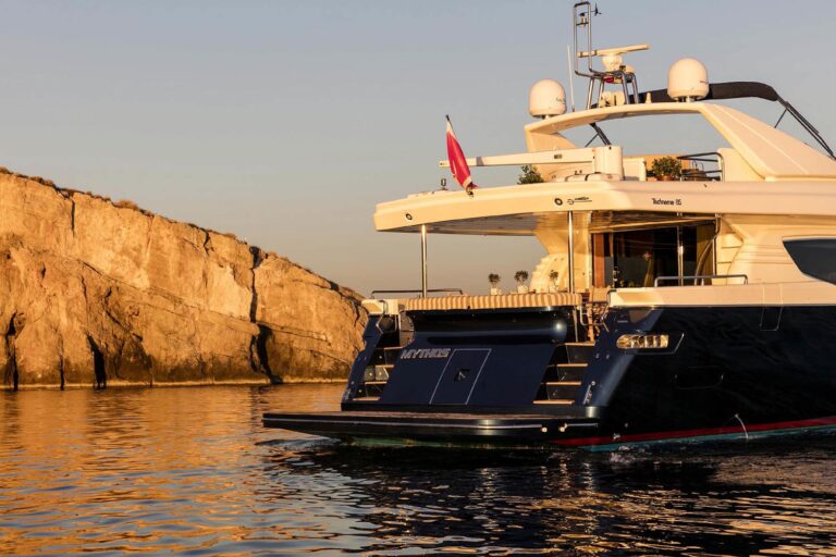 The 25m Yacht MYTHOS
