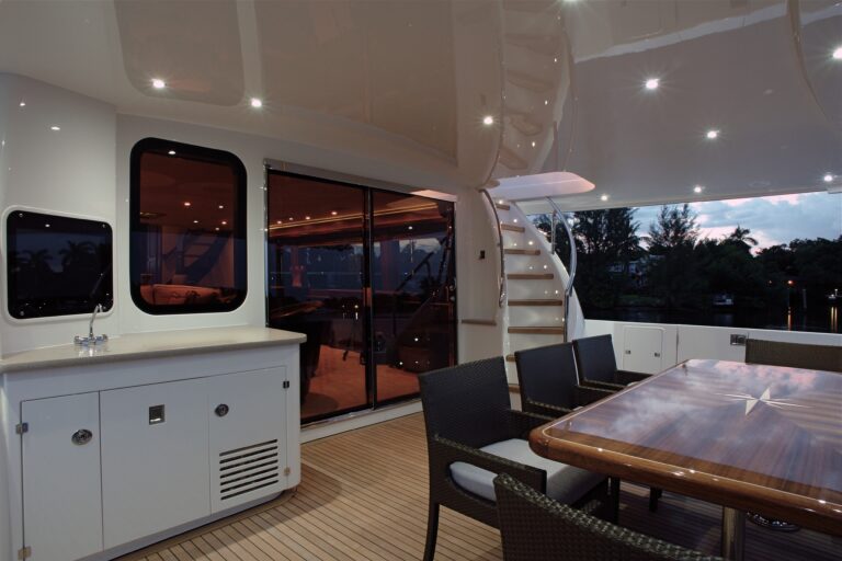 The 25m Yacht SEAS THE MOMENT