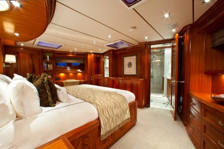The 26m Yacht VIVIERAE