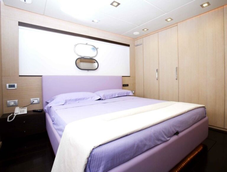 The 27m Yacht ARIA