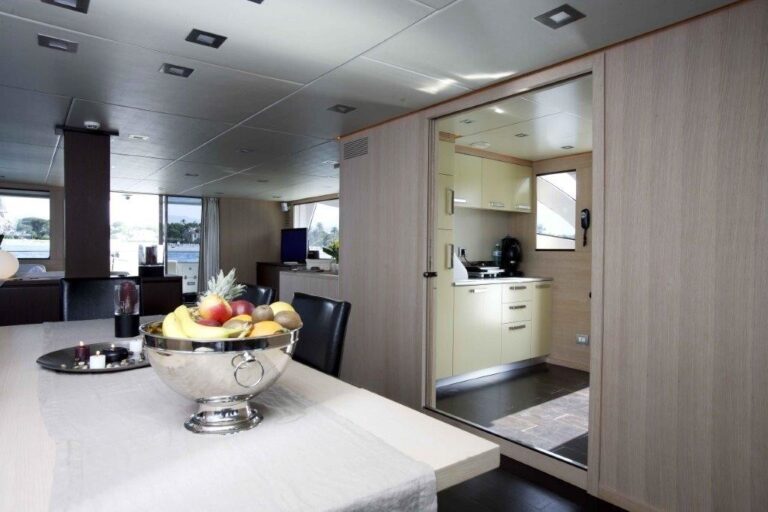 The 27m Yacht ARIA