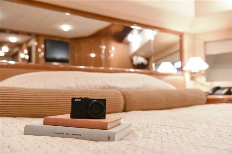 The 27m Yacht DAY OFF