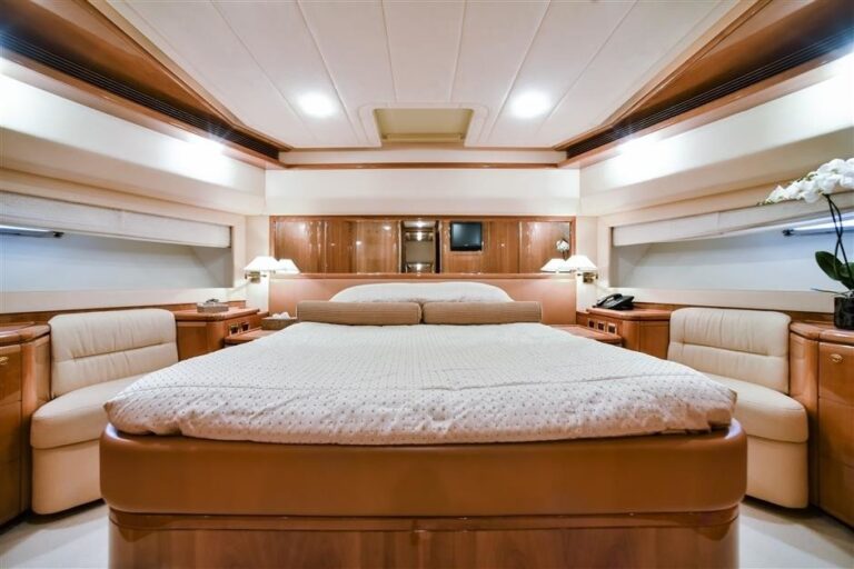 The 27m Yacht DAY OFF