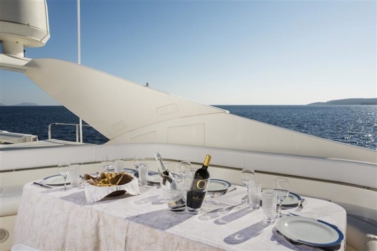 The 27m Yacht DAY OFF