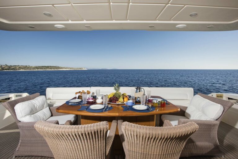 The 27m Yacht DAY OFF