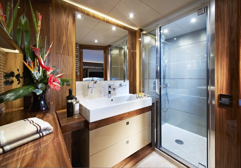 The 28m Yacht AQUA LIBRA