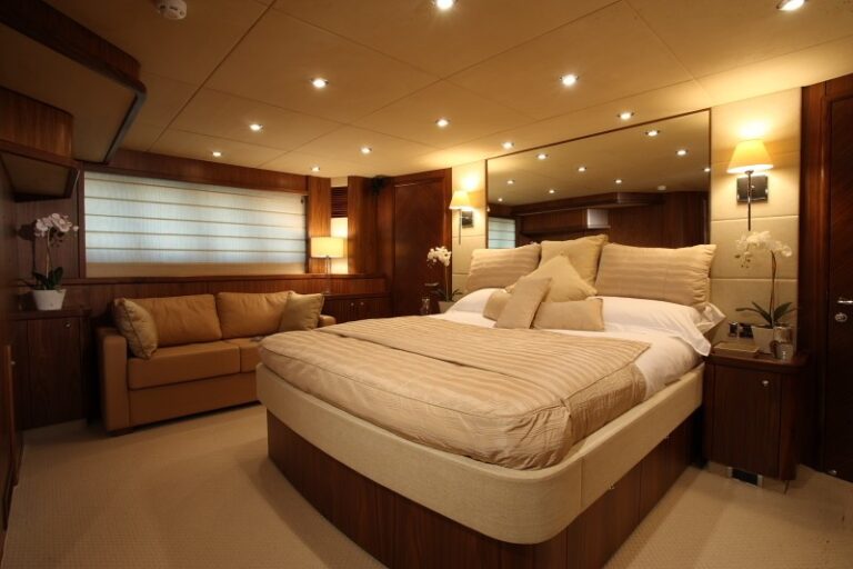 The 28m Yacht HONEY BEAR