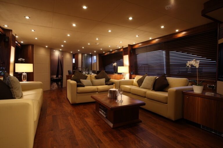 The 28m Yacht HONEY BEAR
