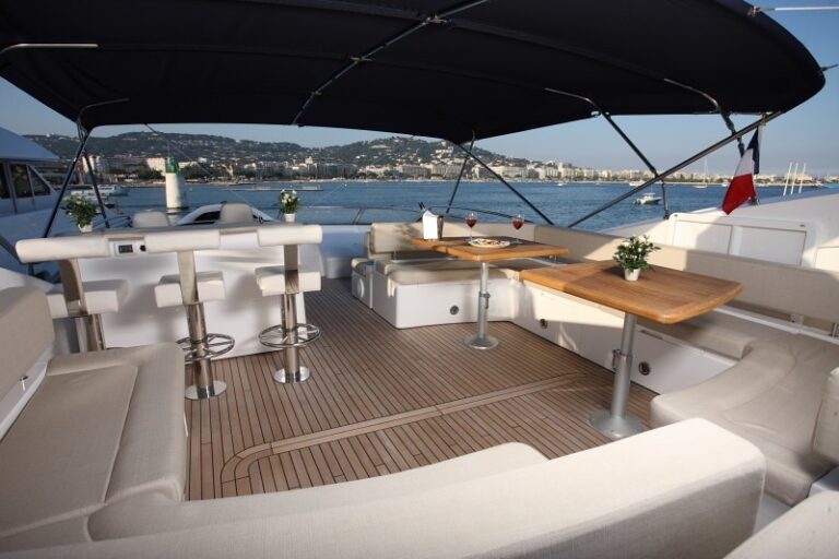 The 28m Yacht HONEY BEAR