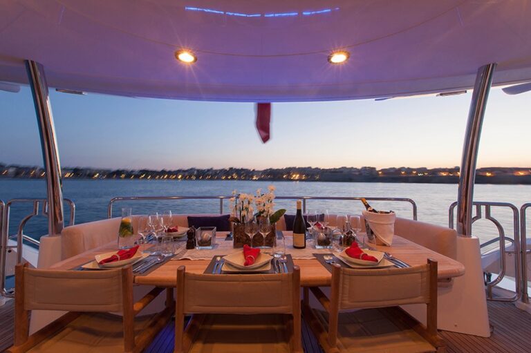 The 28m Yacht LIVE THE MOMENT