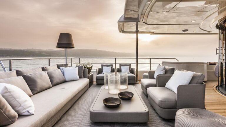 The 28m Yacht YVONNE