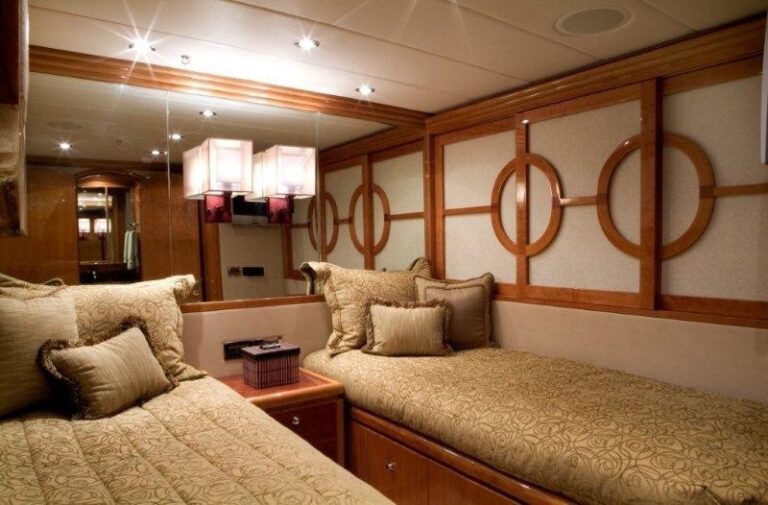 The 29m Yacht TIGERS EYE