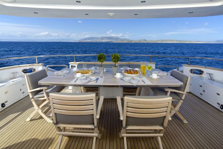 Aft deck dining