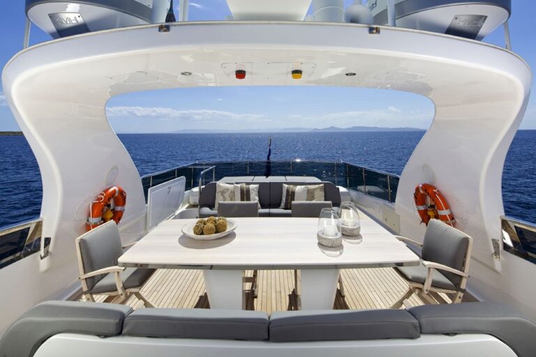 Sundeck dining