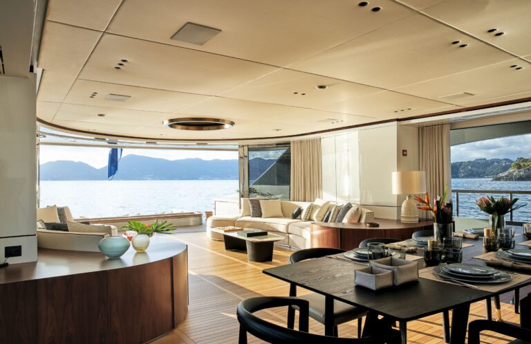Luxurious main salon