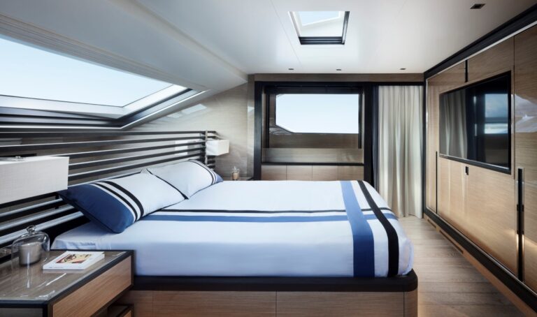 Main deck master suite
