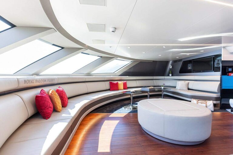 Forward observation lounge