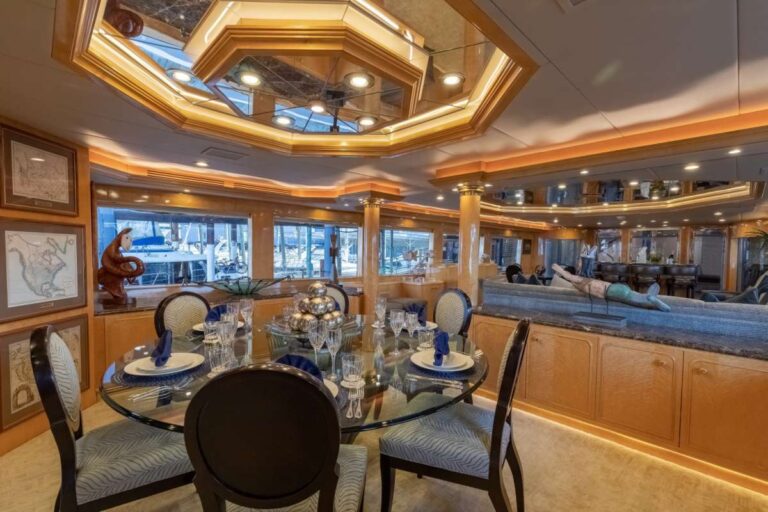 Main salon dining