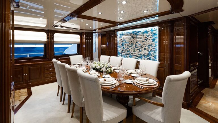 Main salon dining