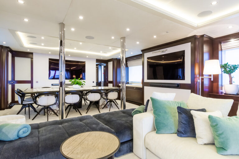 Main salon dining
