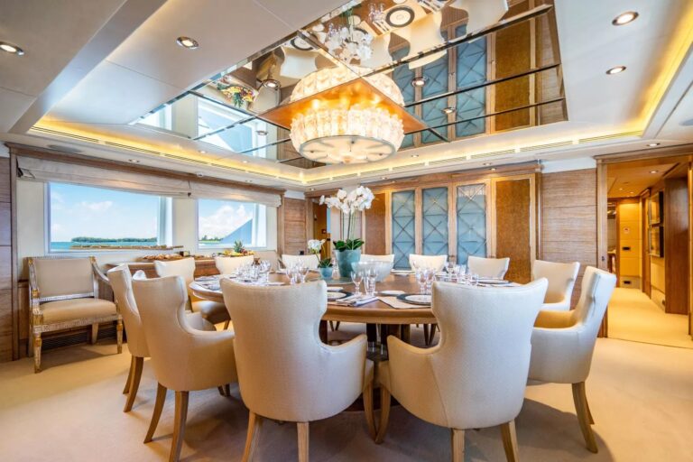Main salon dining