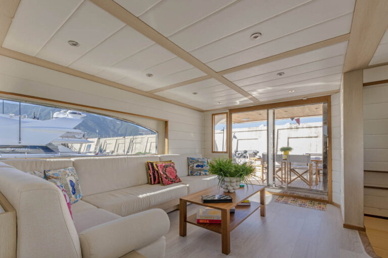 Main Salon Lounge View Aft
