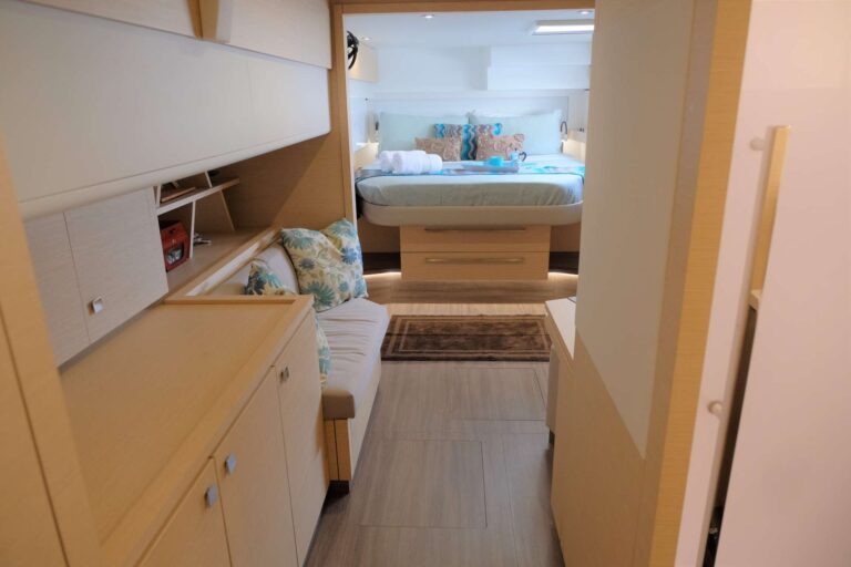 Sailing Catamaran PORT TO VINO Master Cabin