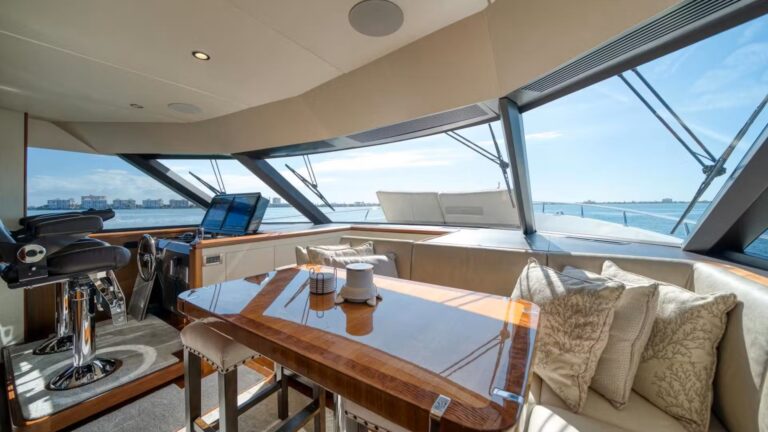 Banquette Diner And Helm Controls