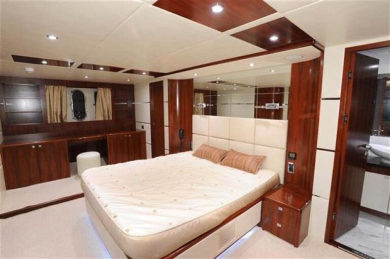 The 30m Yacht BLUE SAPPHIRE