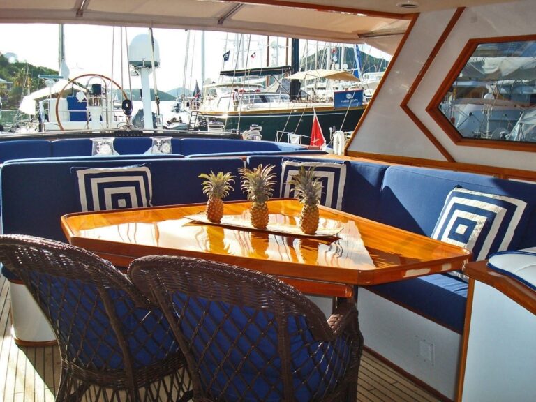 The 30m Yacht CALDERA