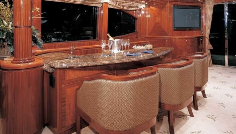 The 30m Yacht CAMELOT