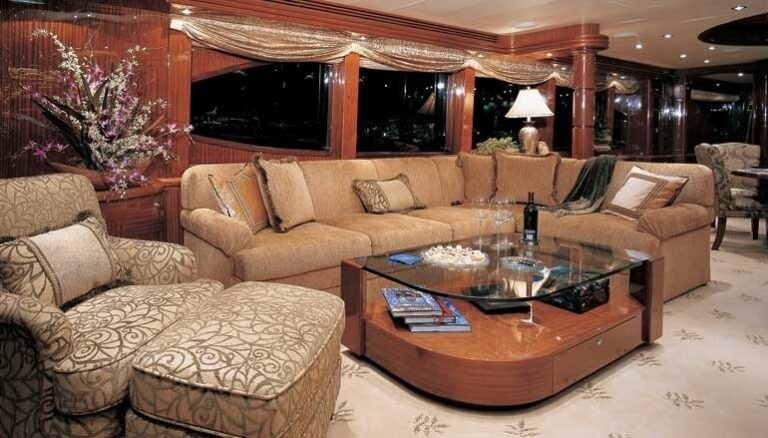 The 30m Yacht CAMELOT